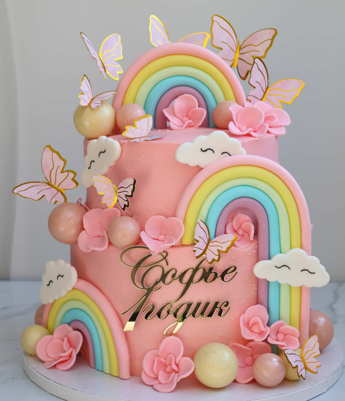 A delicious and beautiful cake for a little girl's first birthday
