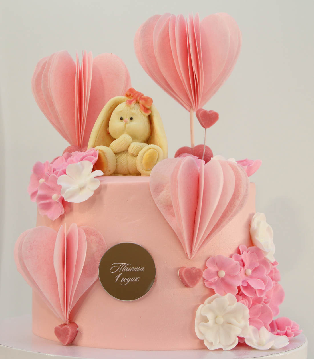 Rožinis tortas su oro balionais ir gėlėmis 1 metų mergaitei