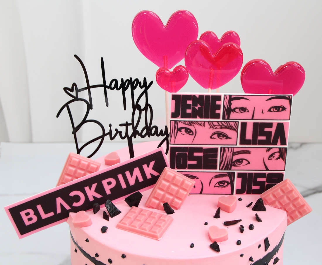 Lollipops and chocolate on the cake and the members of Blackpink