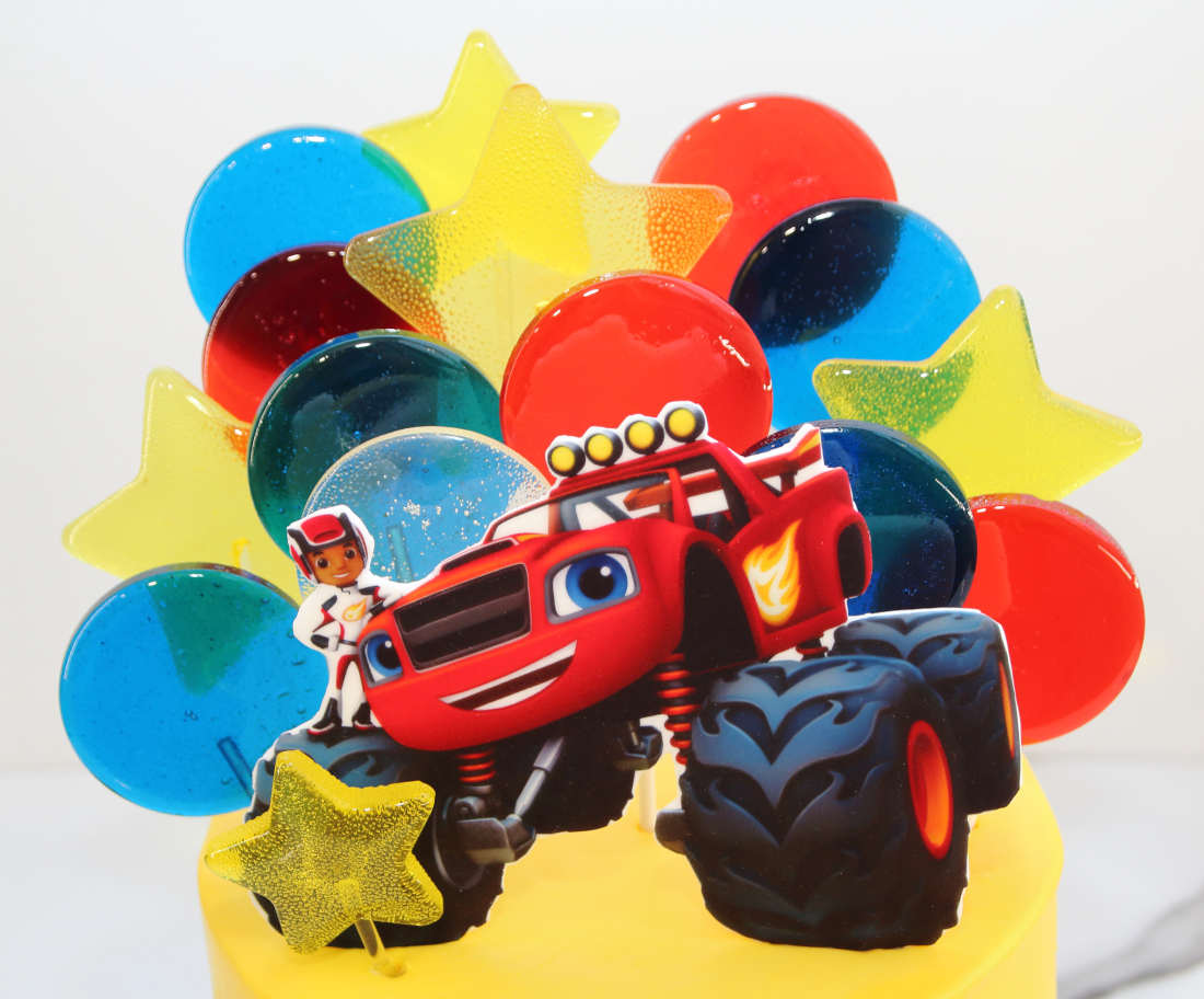 Lollipops on a car cake