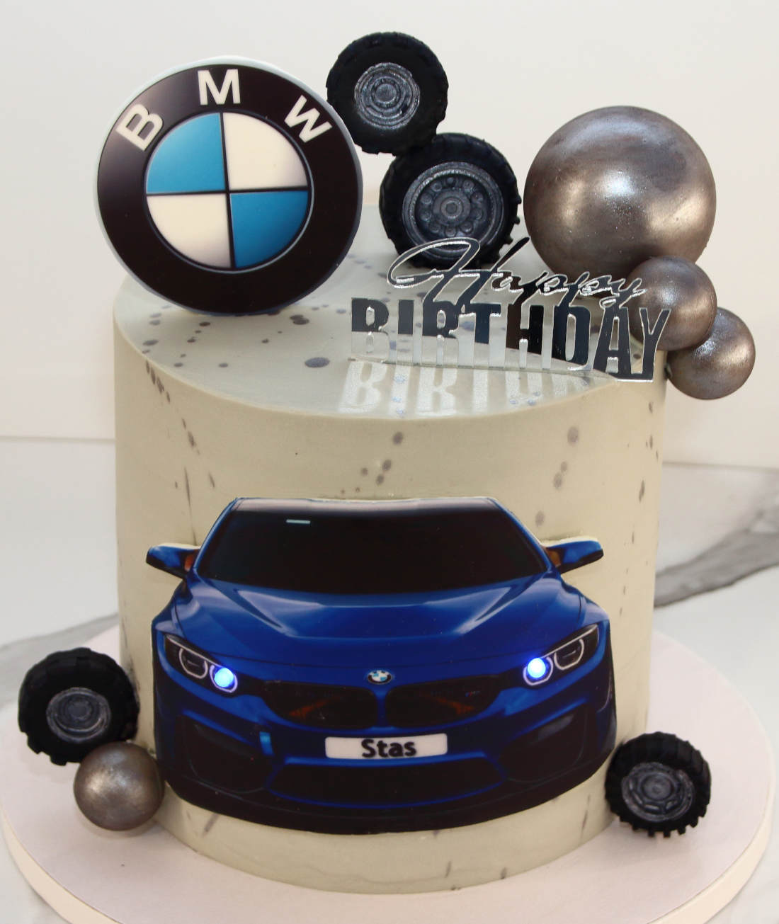 Cake with car and BMW emblem