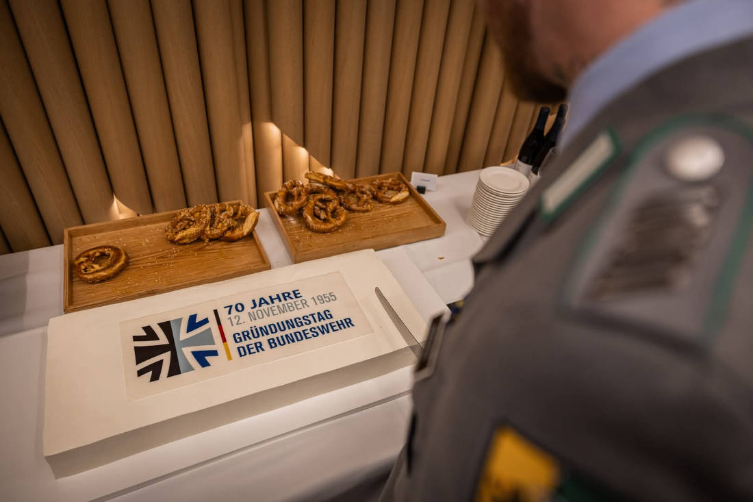 Cake cutting for the German armed forces in Lithuania