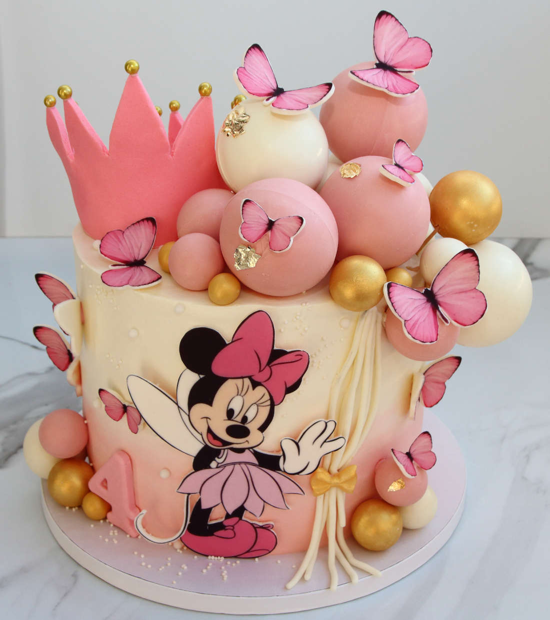 Karūna, drugeliai, šokoladiniai rutuliukai ir Minnie Mouse