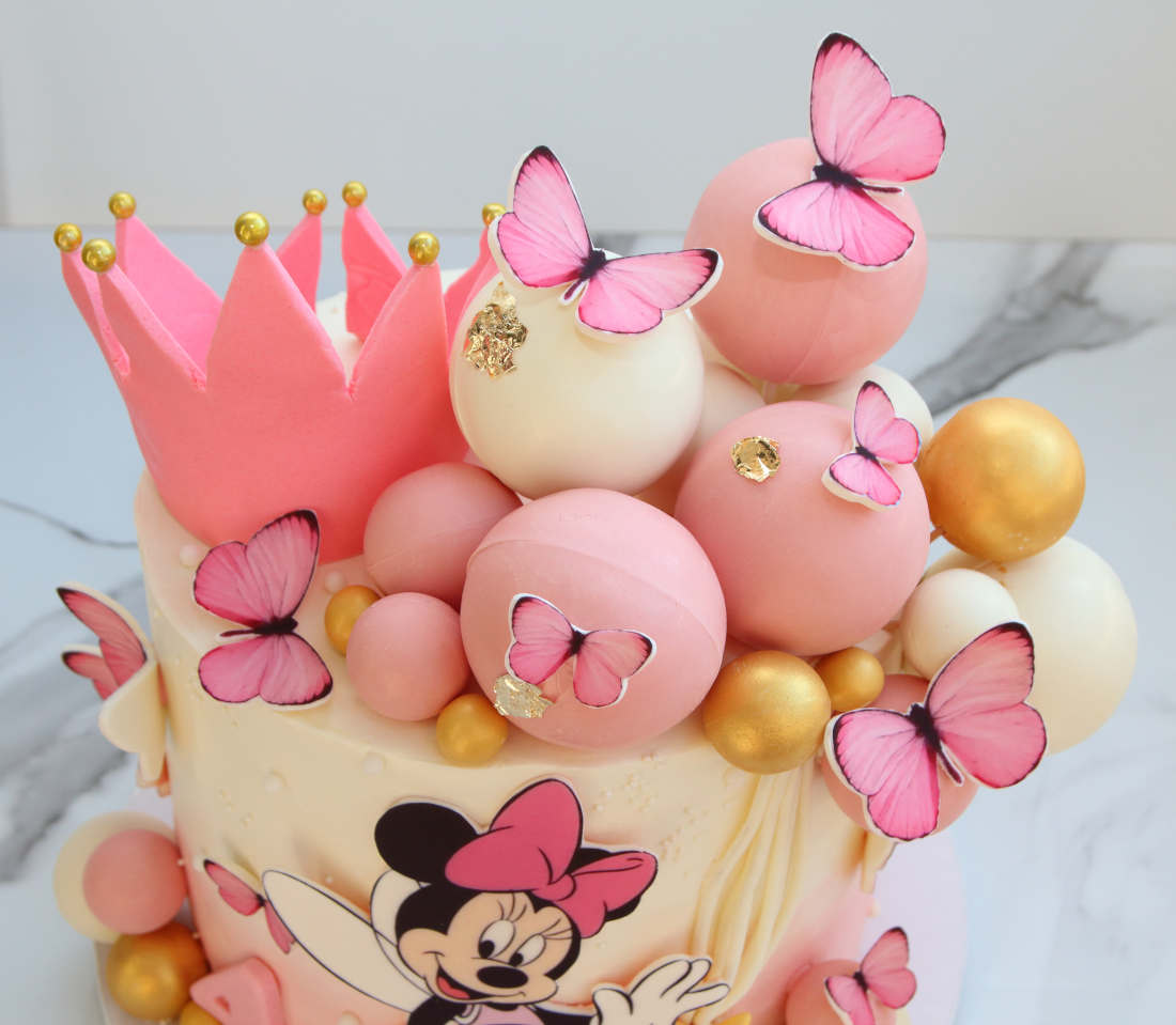 Butterflies on a cake for a girl's birthday in Vilnius