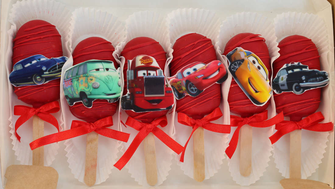Cake pops featuring cars from the cartoon Cars