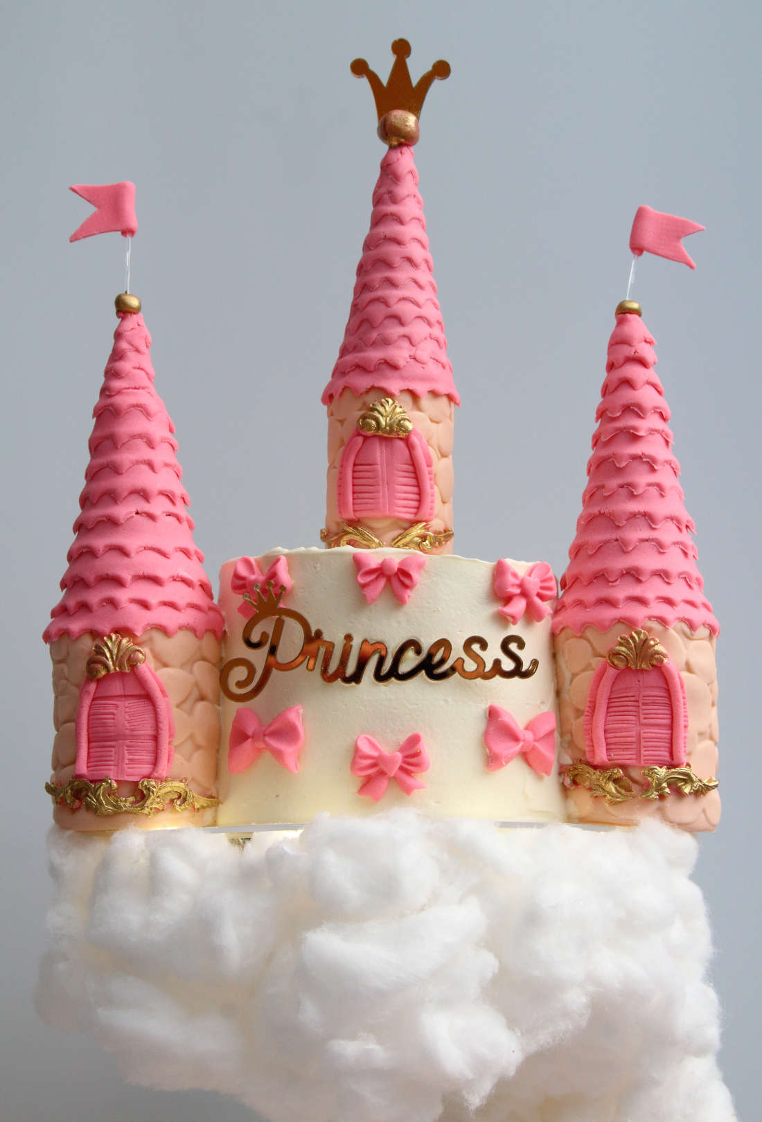 Pilis debesyse ant torto