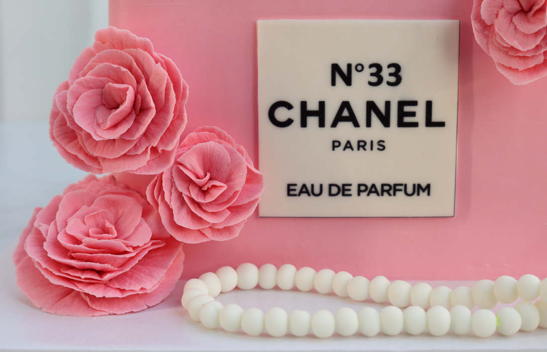 Rožės ir amžius ant torto mergaitei