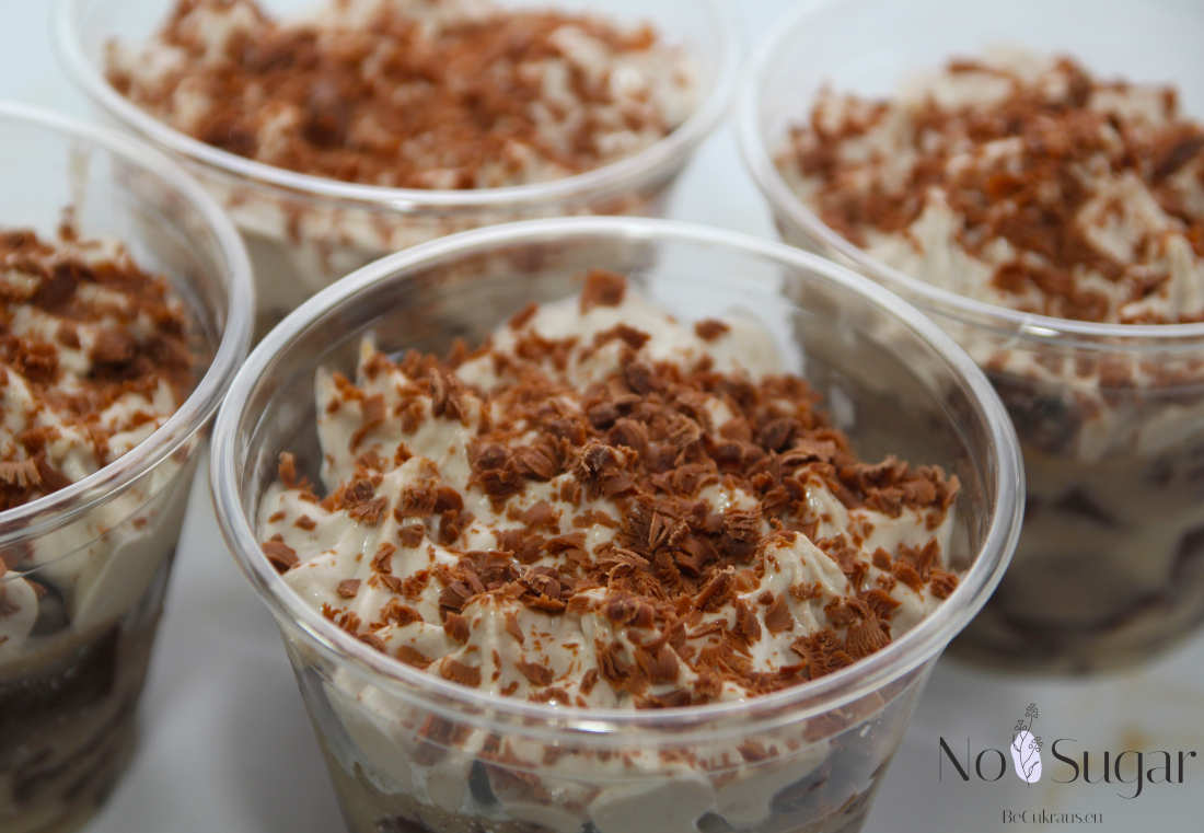 Трайфл без глютена и сахара с шоколадной крошкой