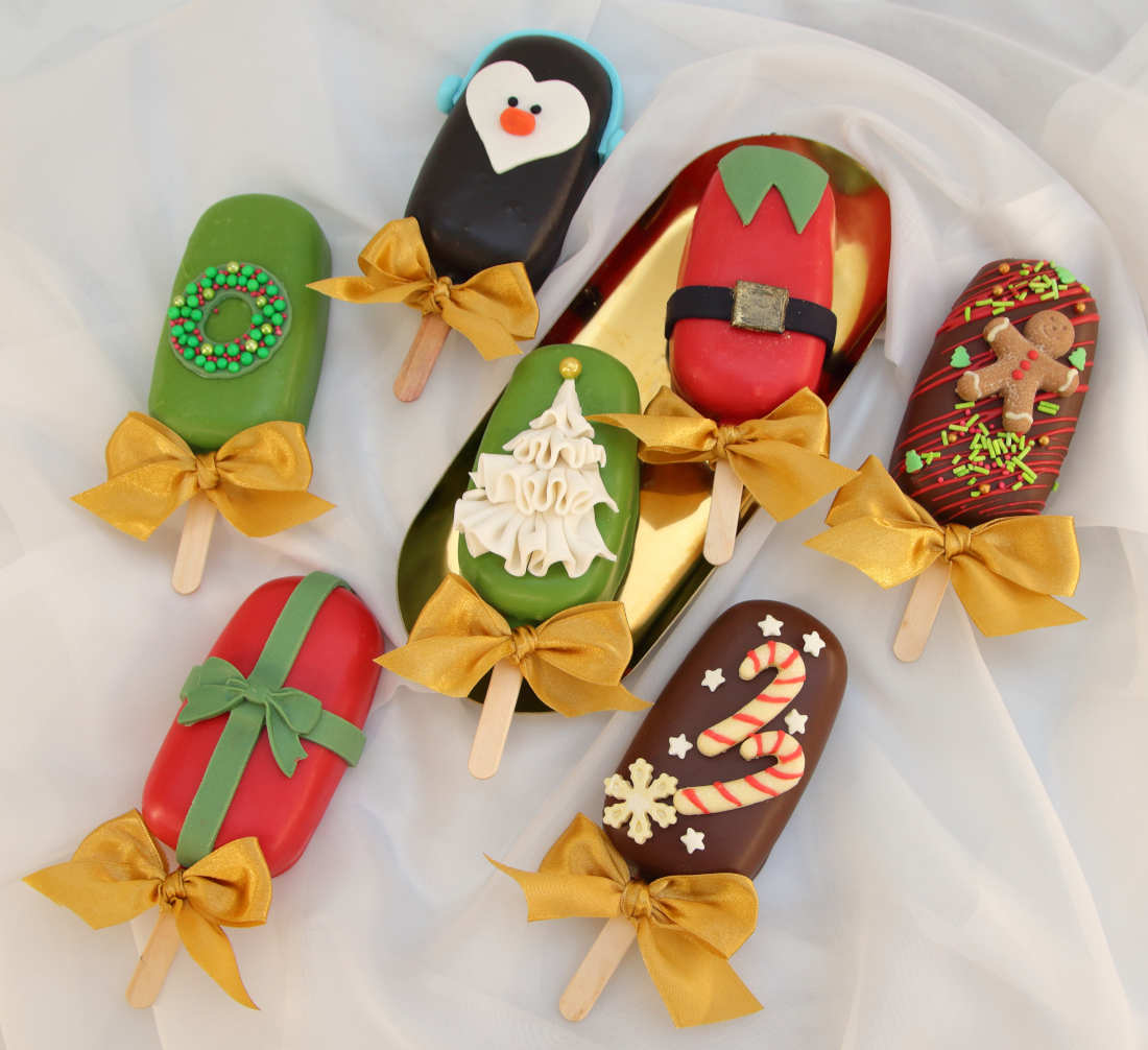 Елка, пингвин, рождественский венок, пряничный человек на мороженом