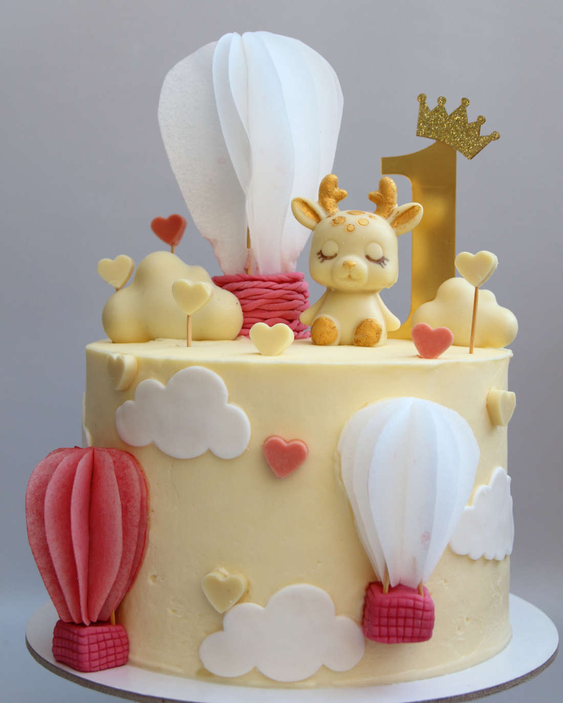Deer, hearts and number 1 on a cake for a girl's first birthday