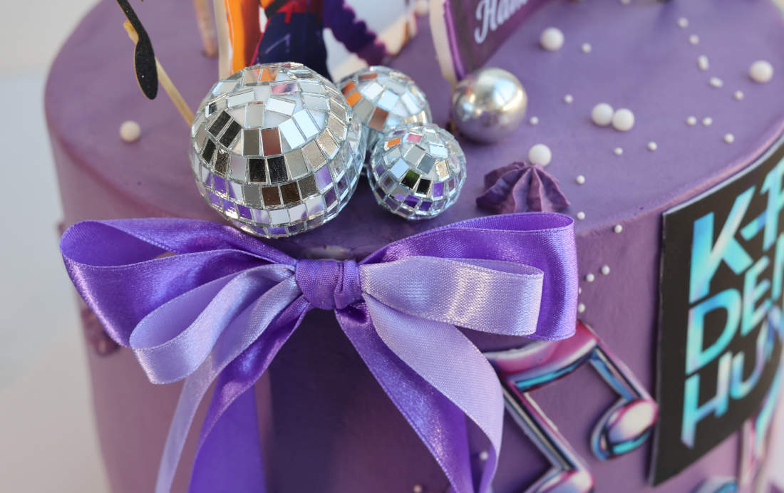Bow, ribbons and mirror balls on the cake KPop Demon Hunters