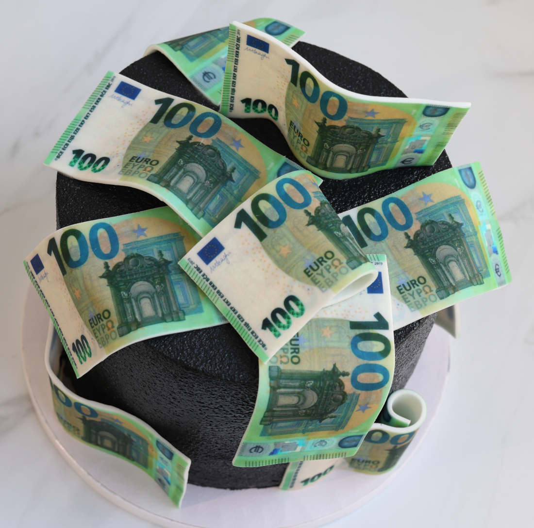 100-euro cake in Vilnius
