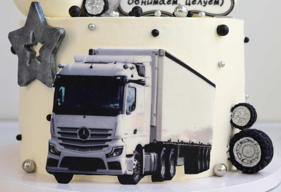 Mercedes truck cake for a Euro Truck Simulator player
