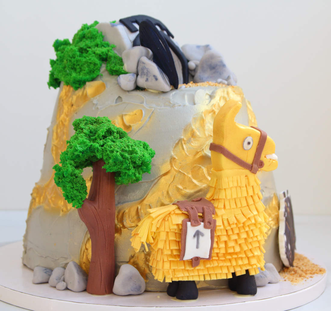 Tree, llama and mountain on Fortnite cake