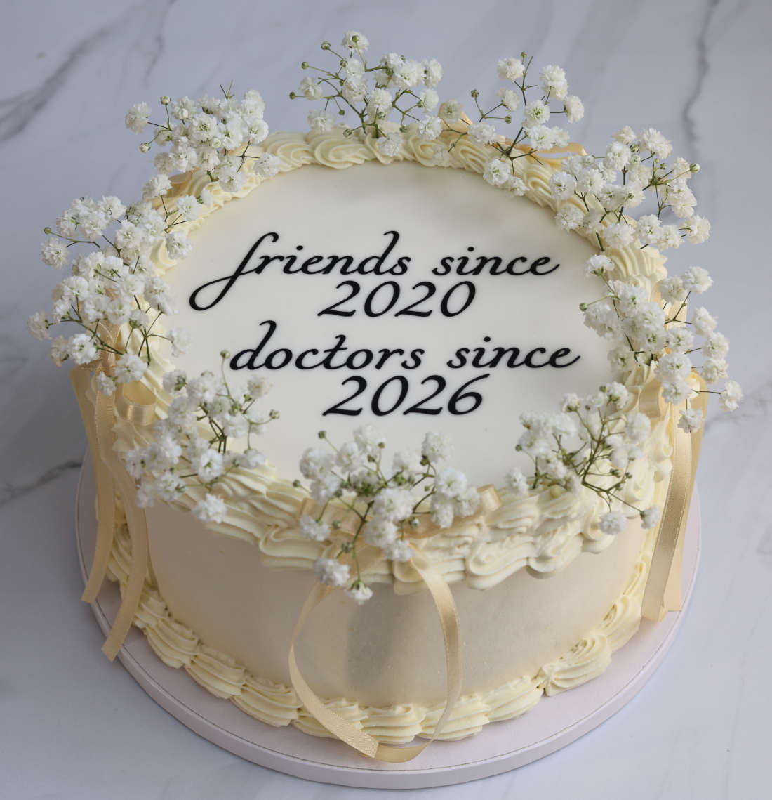 Cake with congratulatory text for friends and doctors