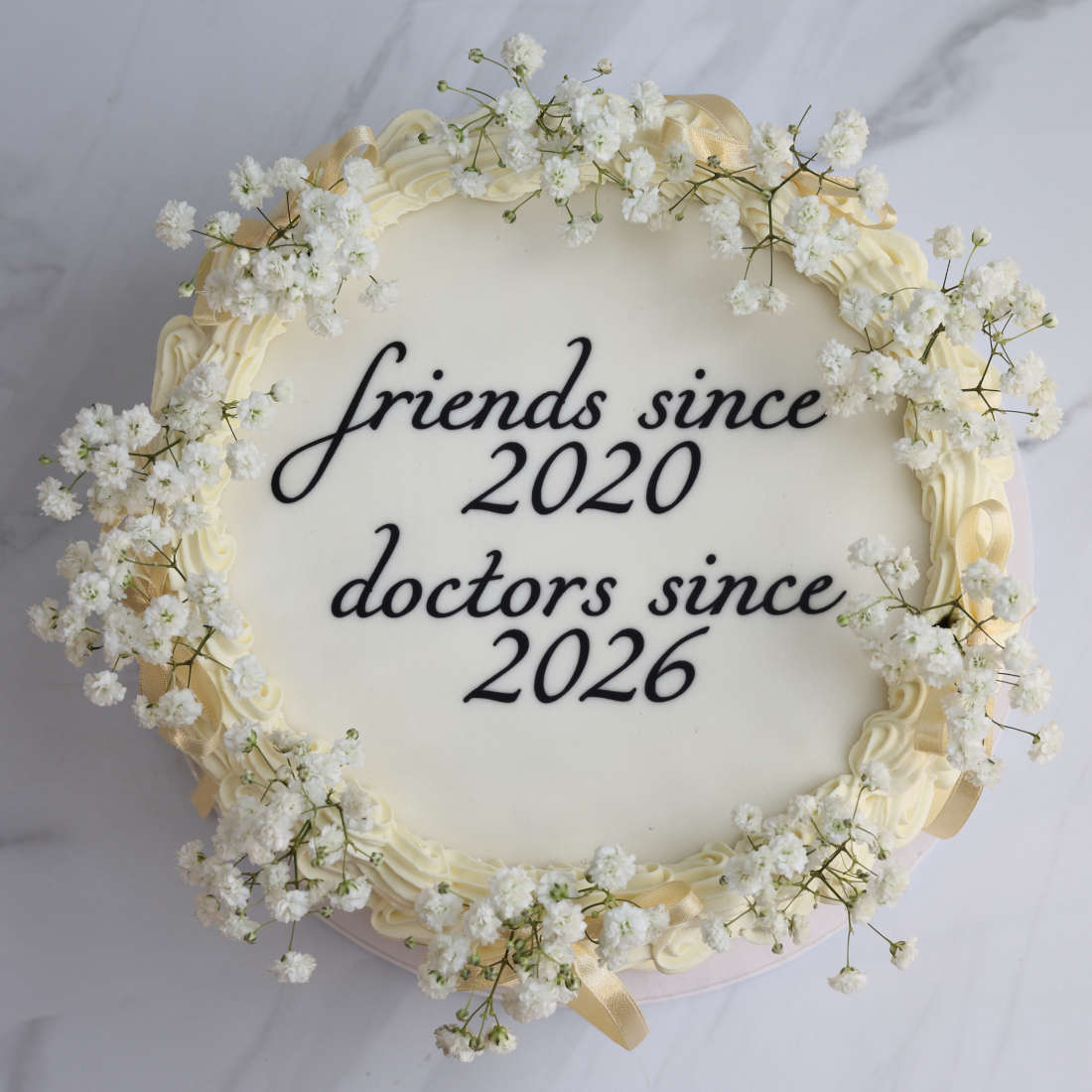 Edible inscription on the cake