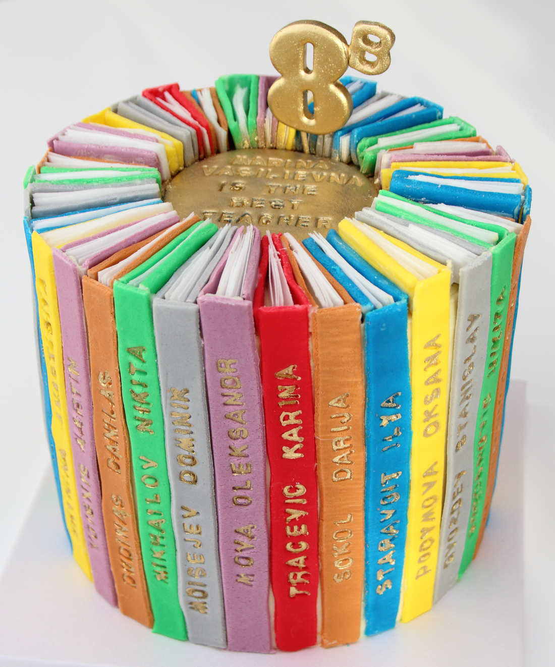 Tortas geriausiam mokytojui su mokinių vardais