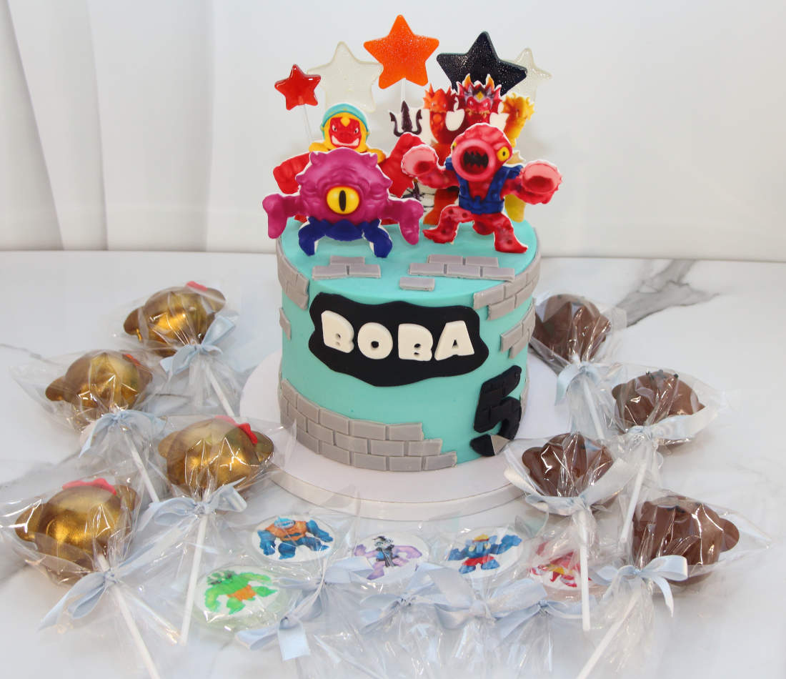 Goo Jit Zu tortas su valgoma spauda ant ledinukų