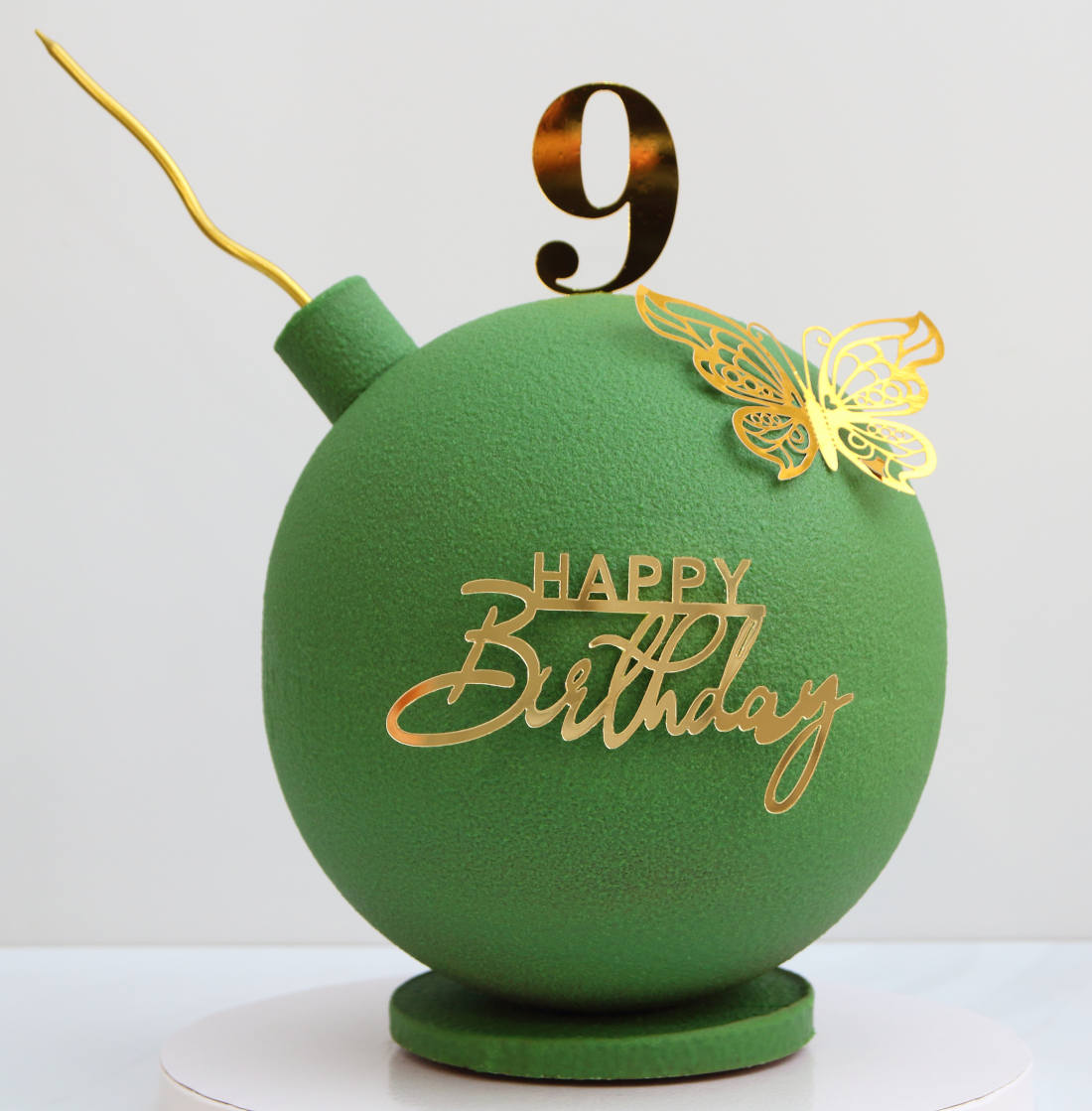 Green cake bomb for 9 years birthday