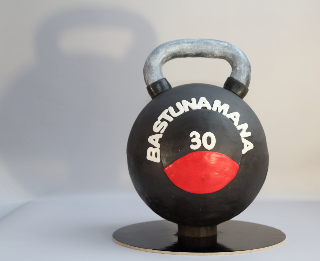 Sugar-free and lactose-free kettlebell cake