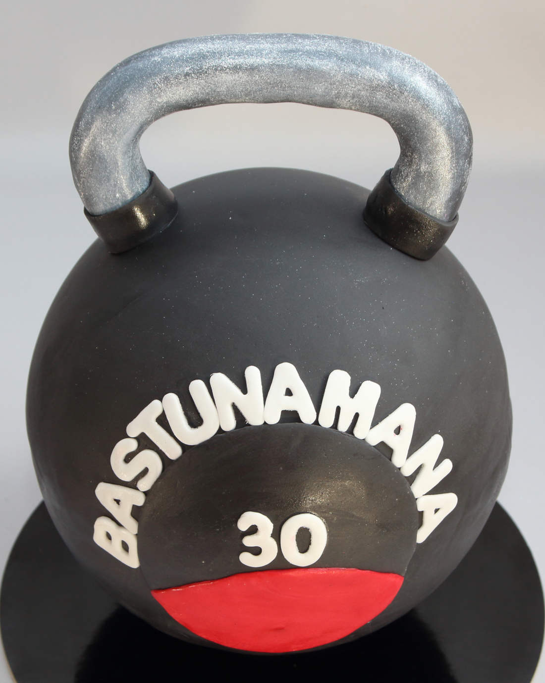Sugar-free kettlebell cake for a birthday