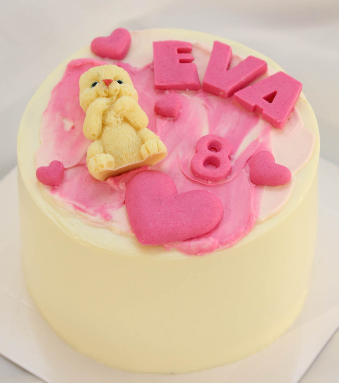 Tortas su zuikiu ir širdelėmis mergaitės gimtadienio proga