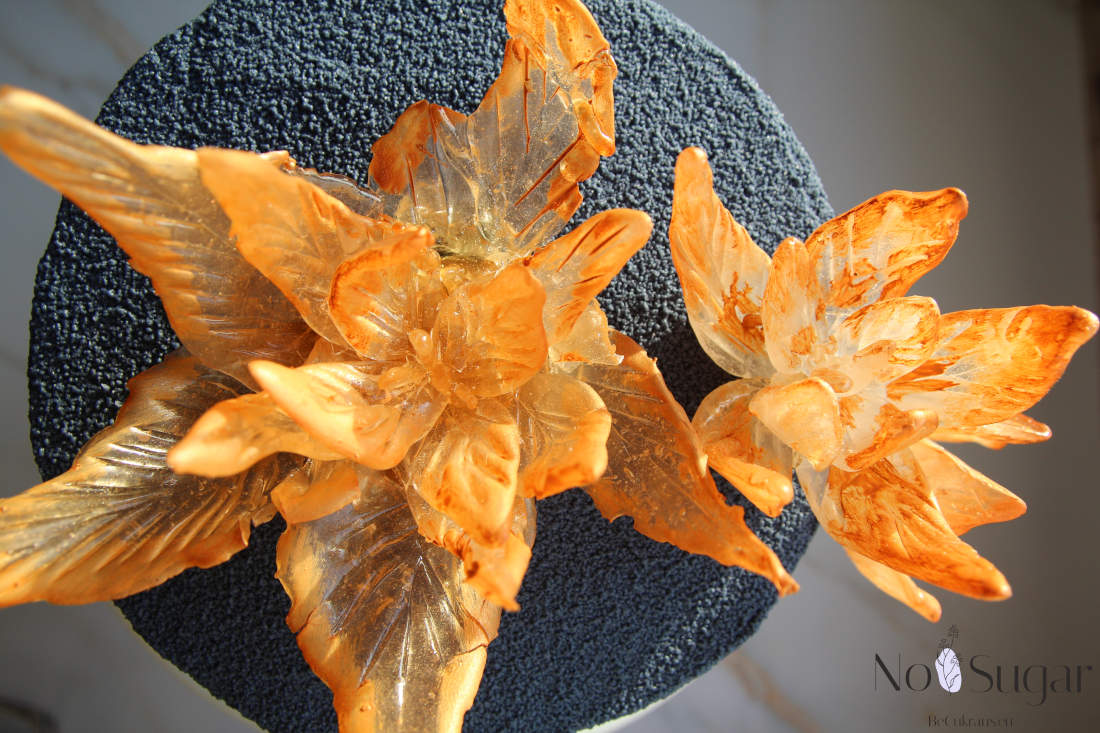 Isomalt flowers on a cake