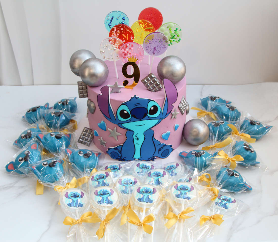 Cake pops and lollipops with Stitch for boys and girls