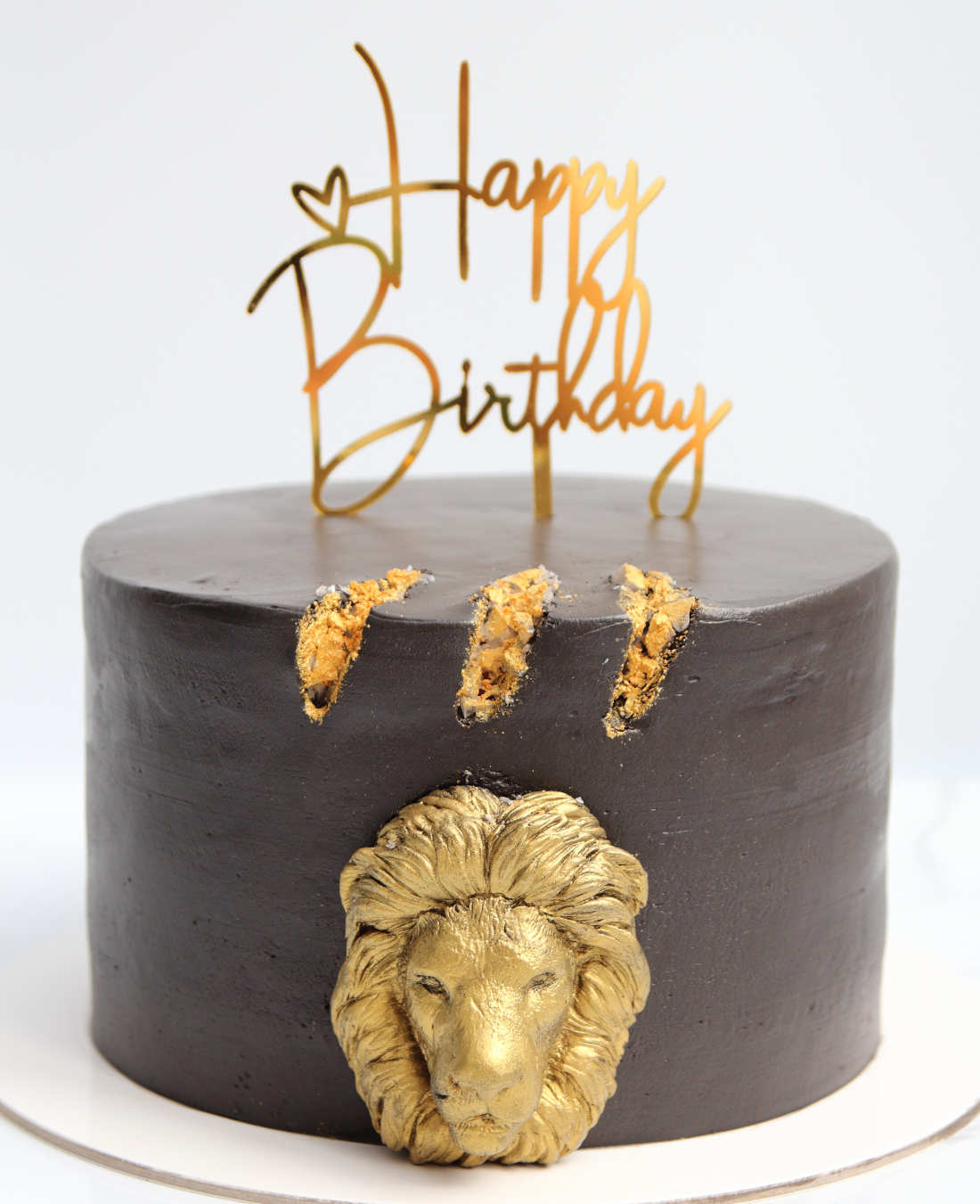 Liūto nagų žymės ant vyro gimtadienio torto