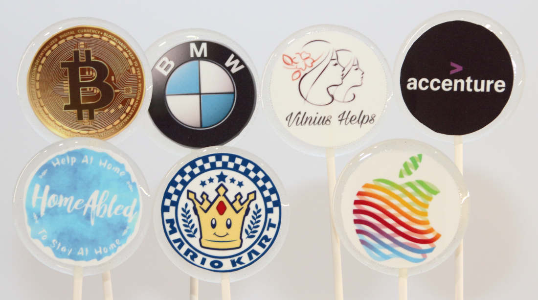 Ledinukai su įmonės logotipu