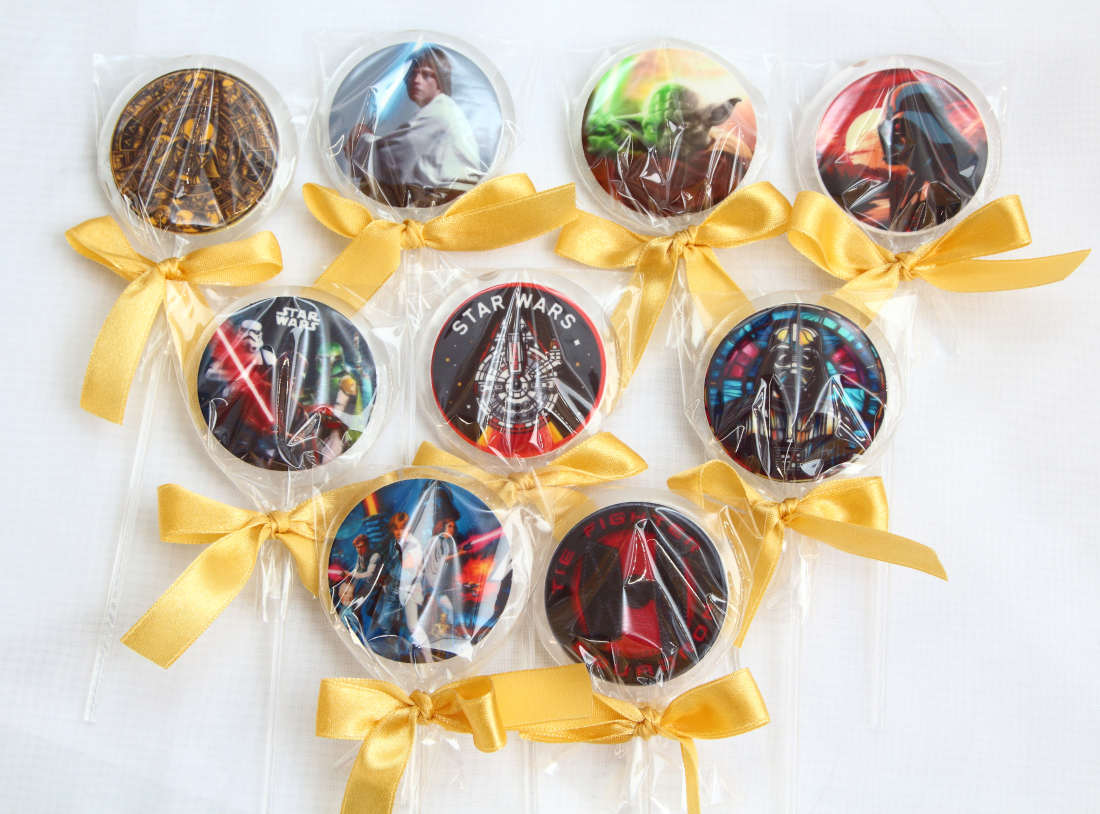 Gift wrapping of lollipops with edible printing