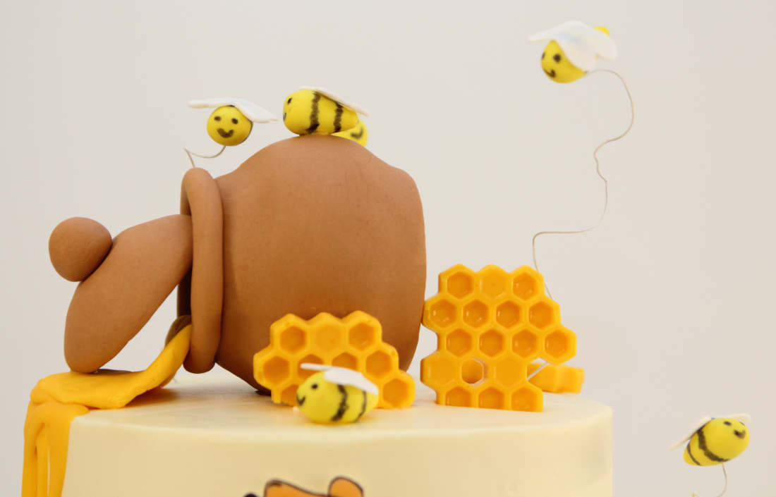 Honey pot and honeycomb on cake