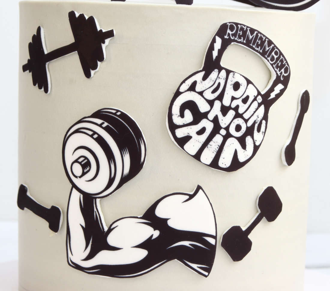 Cake with kettlebell - No pain, no gain for the gym visitor