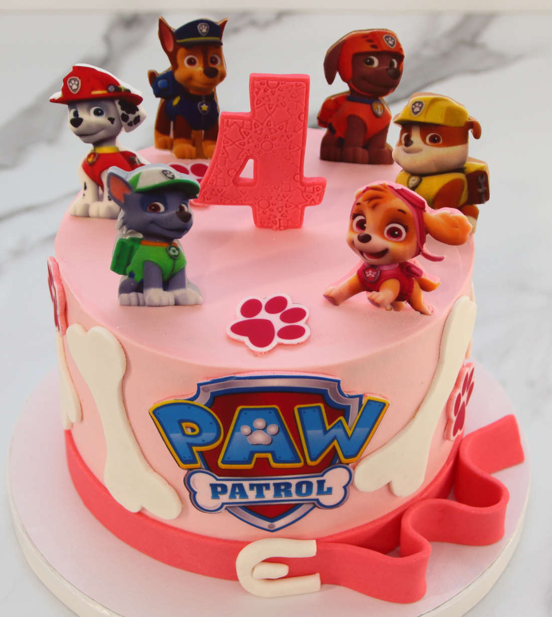 Косточки для собак на торте