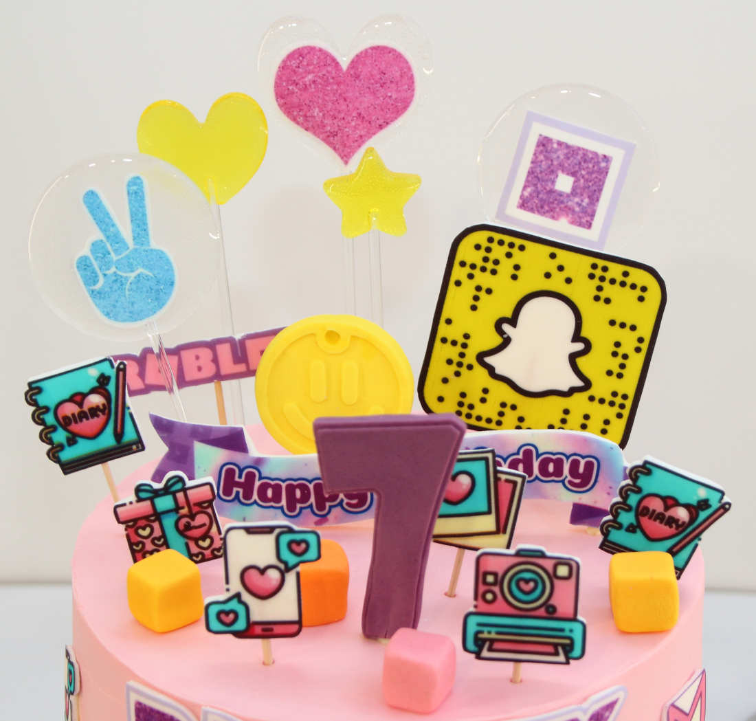 Roblox lollipops on the cake and a birthday girl's age