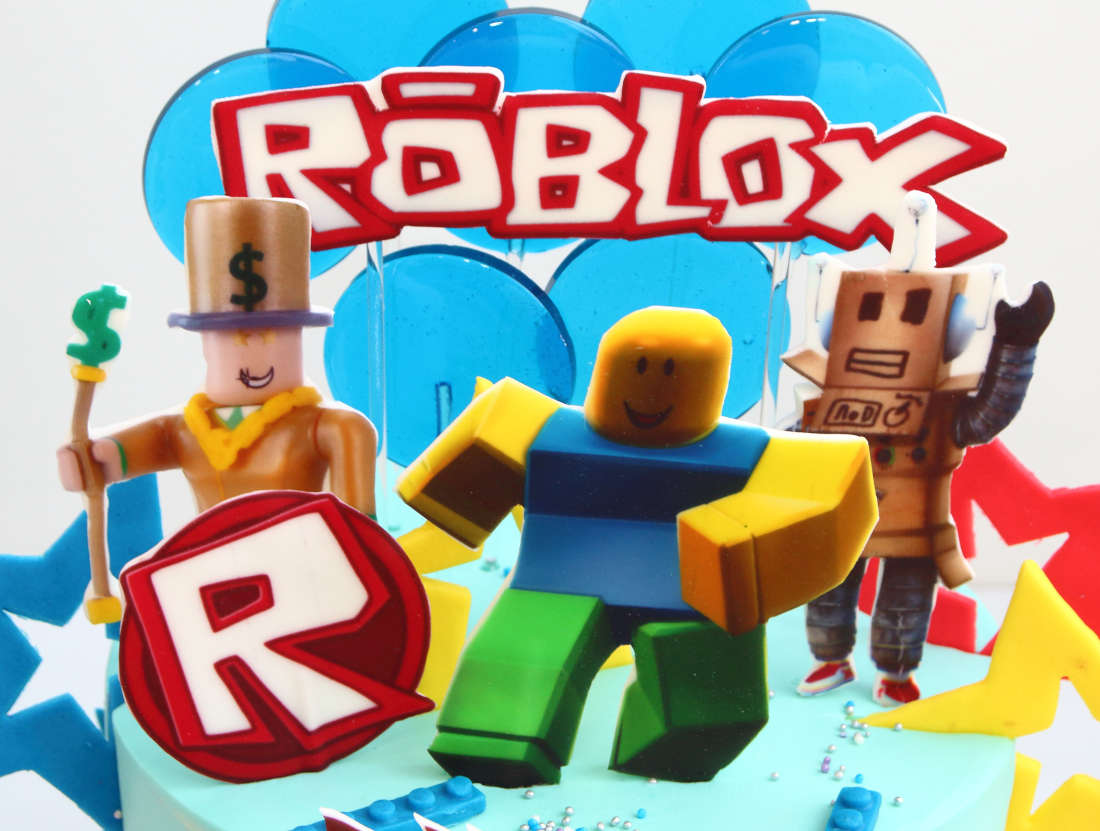 Roblox characters on the cake