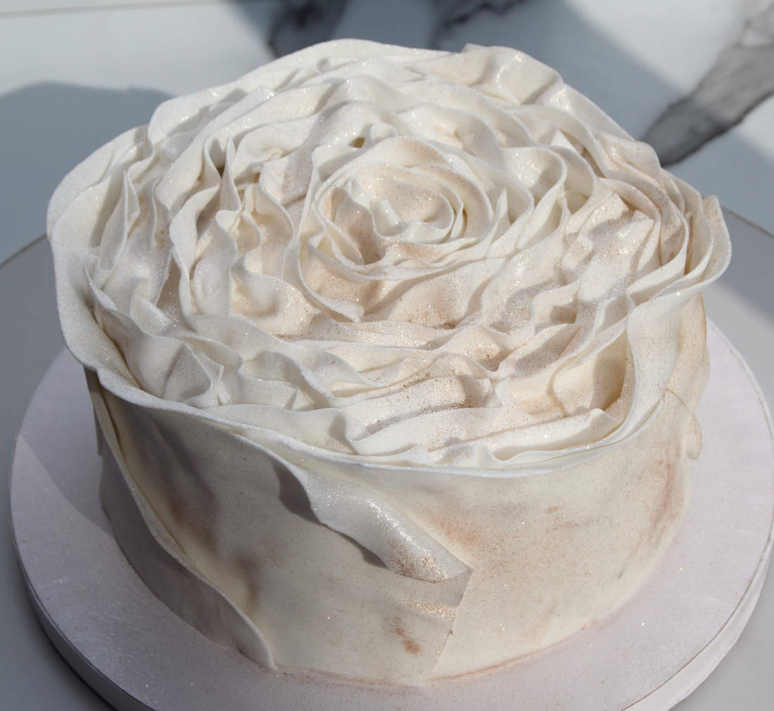 Didelė rožė iš cukrinės masės