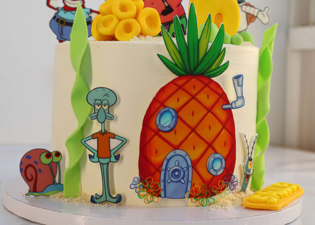 Kalmaras ir Kempiniukas Plačiakelnis namas, atrodantis kaip ananasas ant torto