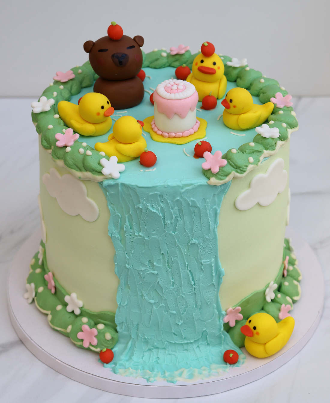 Cake with waterfall, capybara and ducks