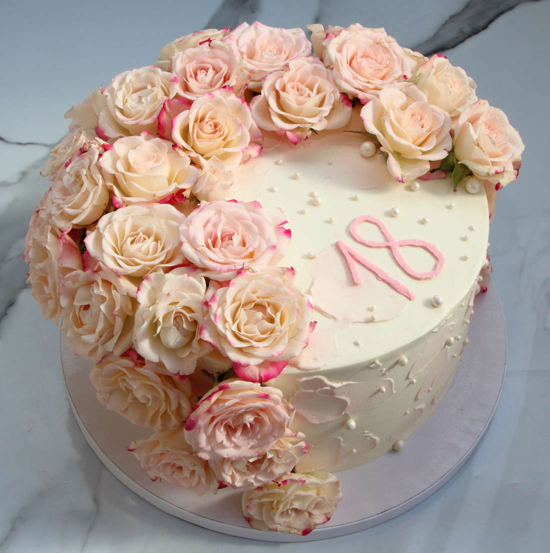 Tortas su rožėmis mergaitės 18-ojo gimtadienio proga Vilniuje