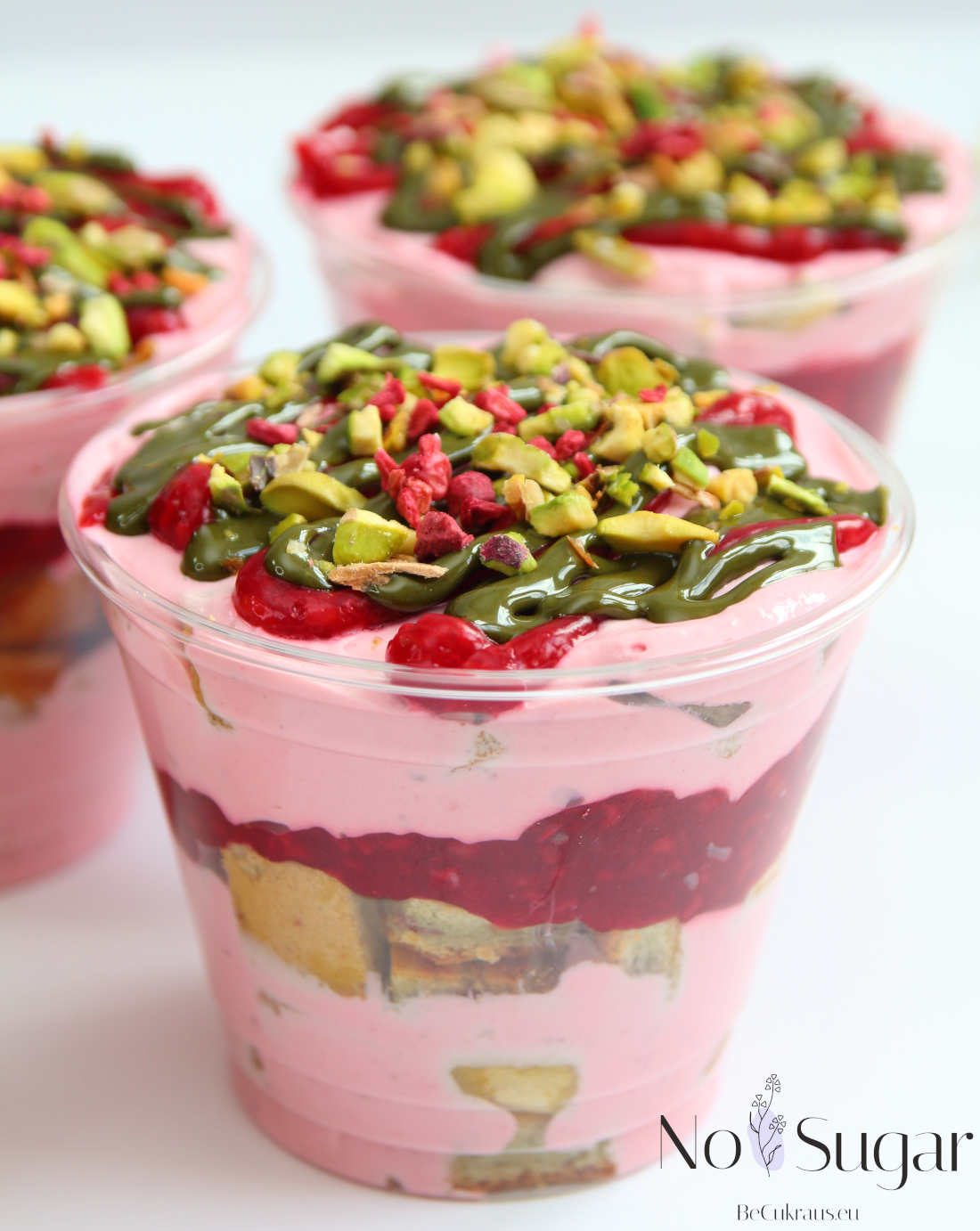 Трайфл с фисташками и малиной