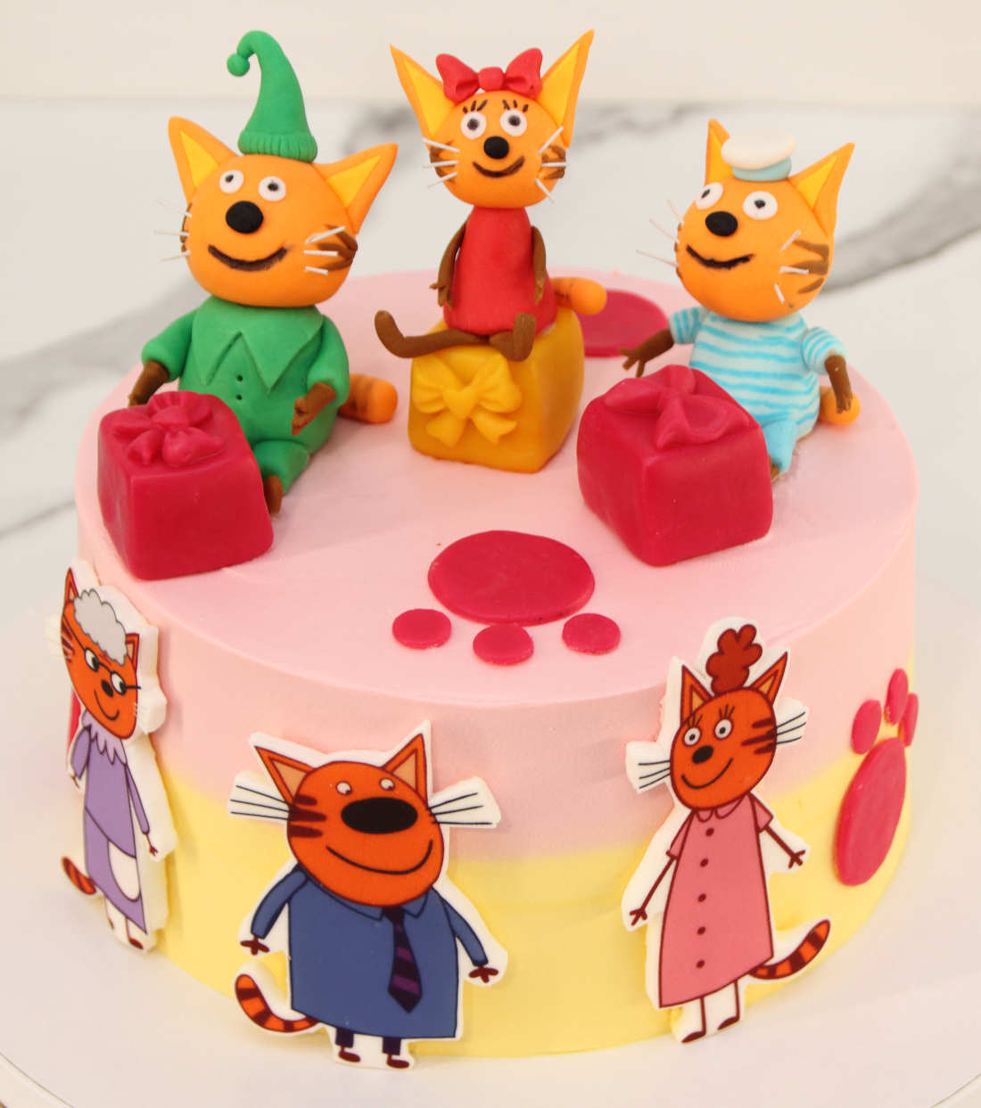 Торт с семьей котов