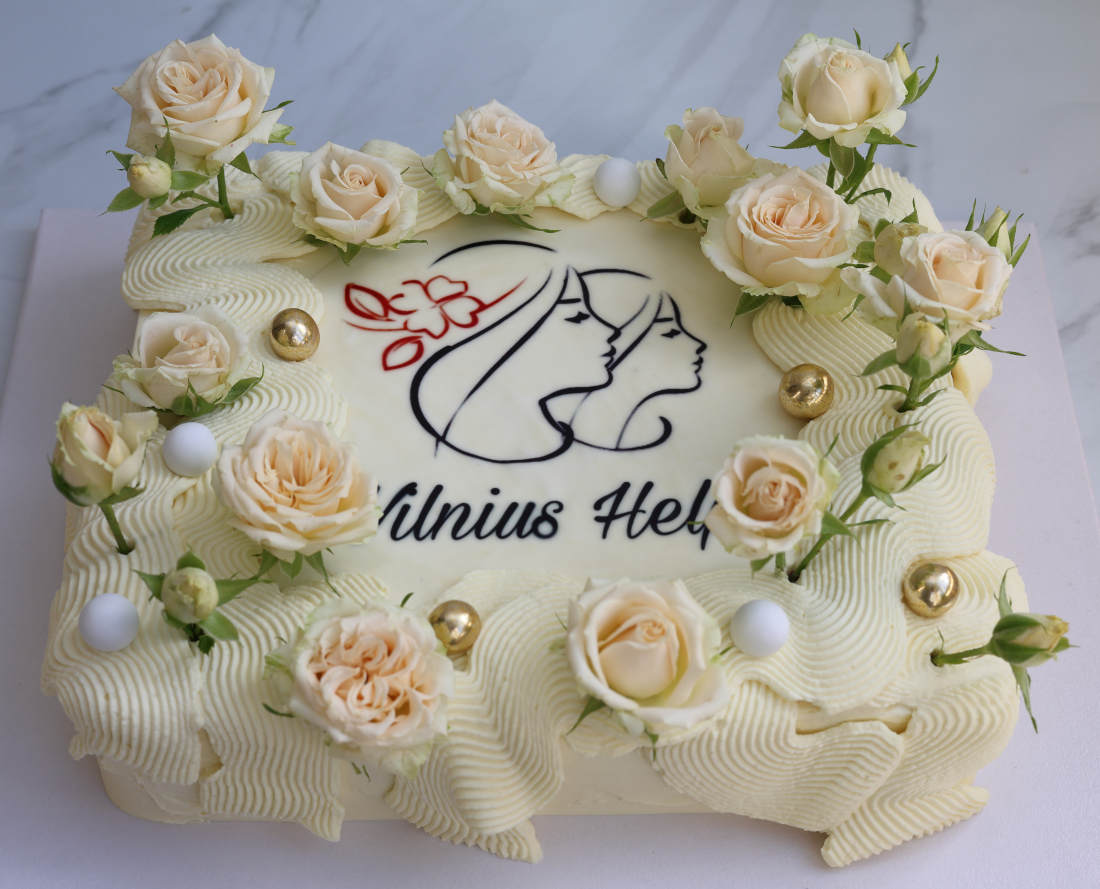Cake with flowers Vilnius Helps