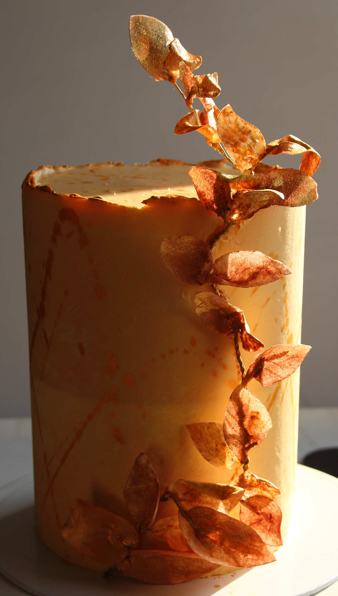 Branch with leaves made of wafer paper on a birthday cake