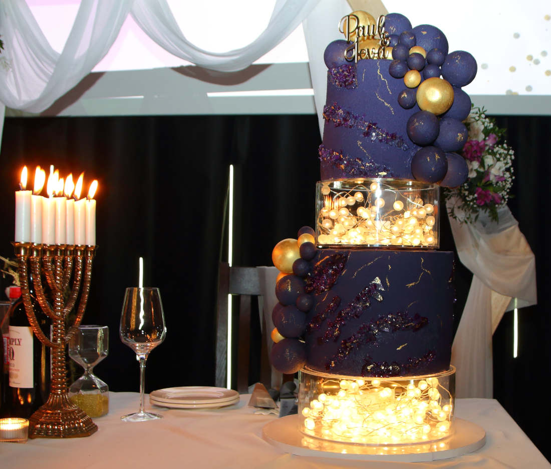 Sugar-free glowing cake and candles on wedding table
